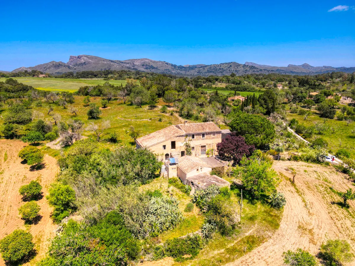 Finca-rústica-on-a-large-plot-to-reform-in-Arta