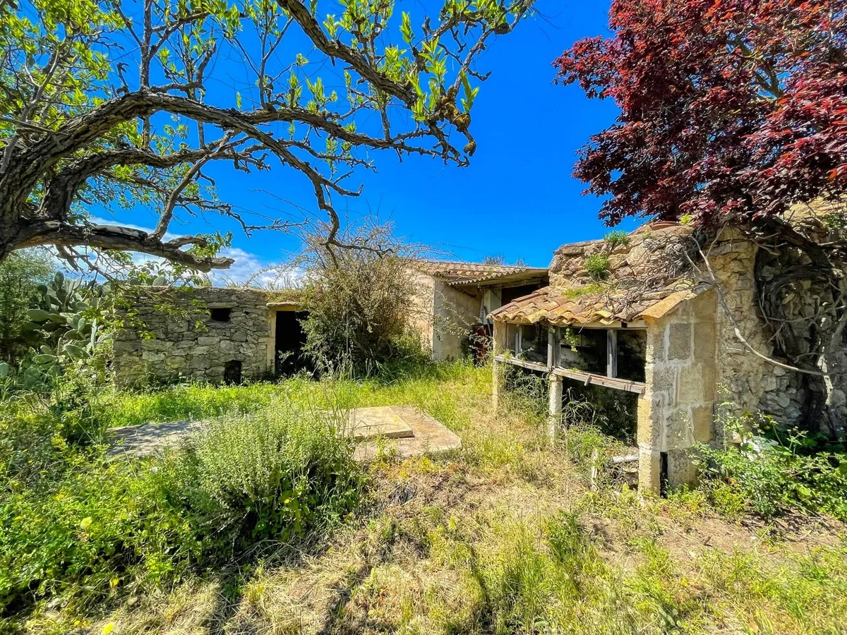 Finca-rústica-on-a-large-plot-to-reform-in-Arta