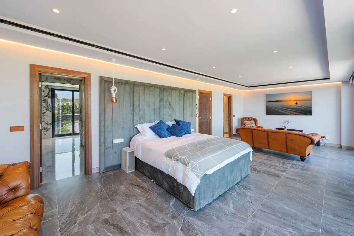 Luxury-sea-front-villa-in-Port-of-Pollensa