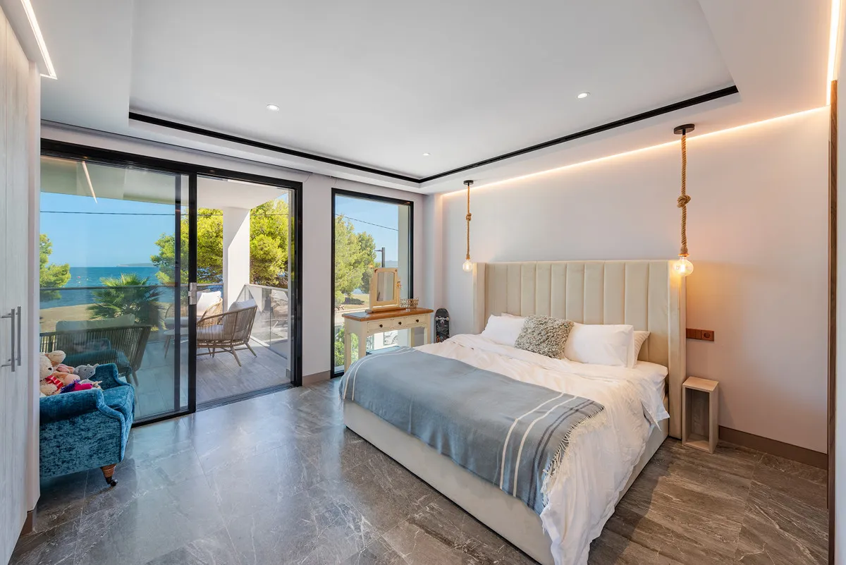 Luxury-sea-front-villa-in-Port-of-Pollensa