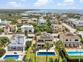 Villa mit Pool, Garten, nur wenige Schritte vom Meer entfernt in Sa Ràpita