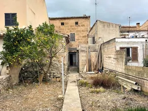 Tradicional casa con proyecto o totalmente reformada con jardín y piscina en Pollensa