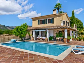 Beautiful property with a guest house and garage in Campanet