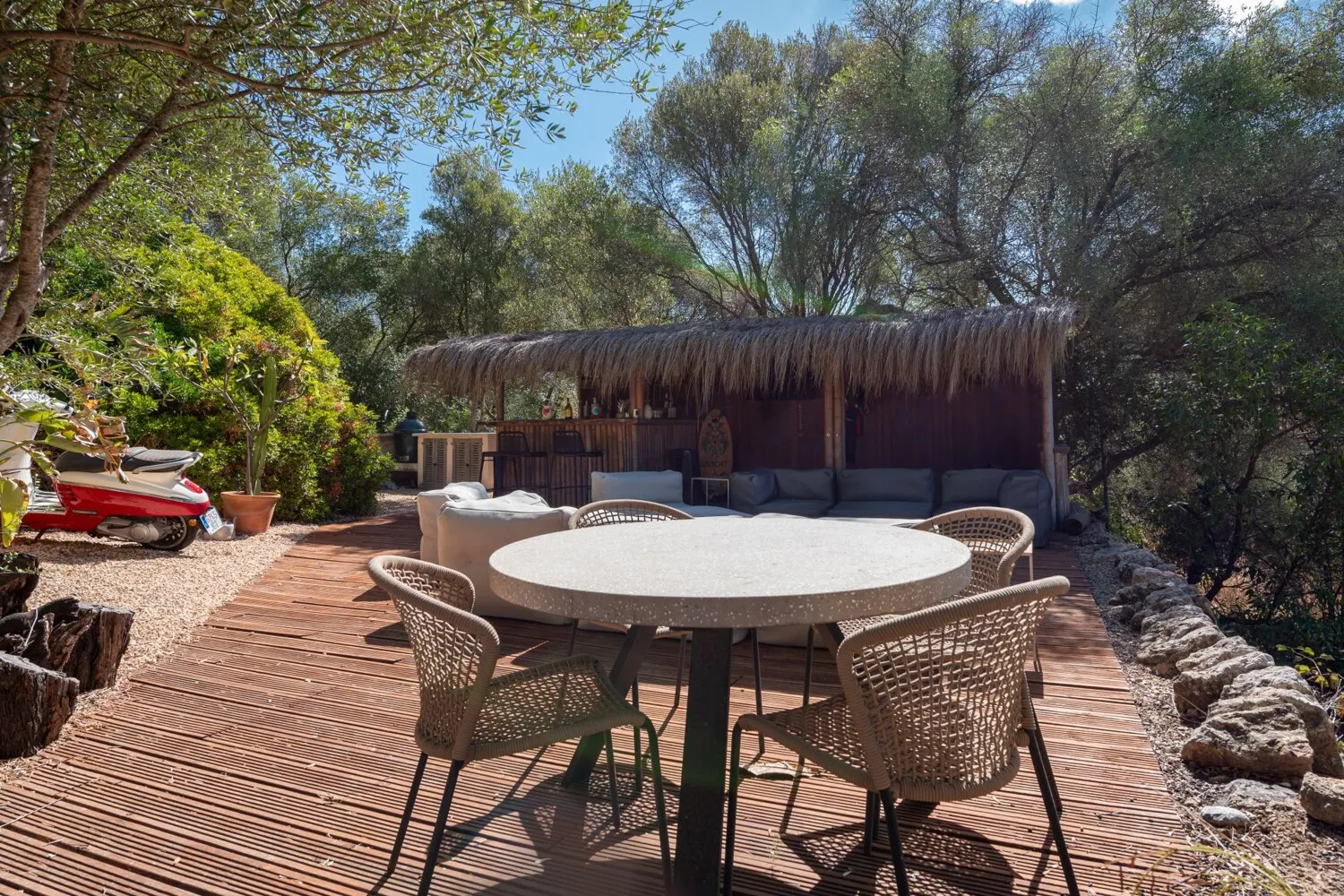 Bar, garden