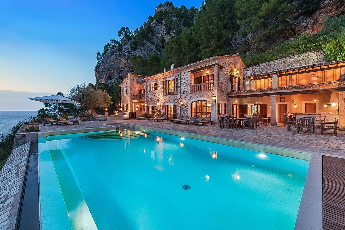 Villa-with-sea-views-in-Escorca