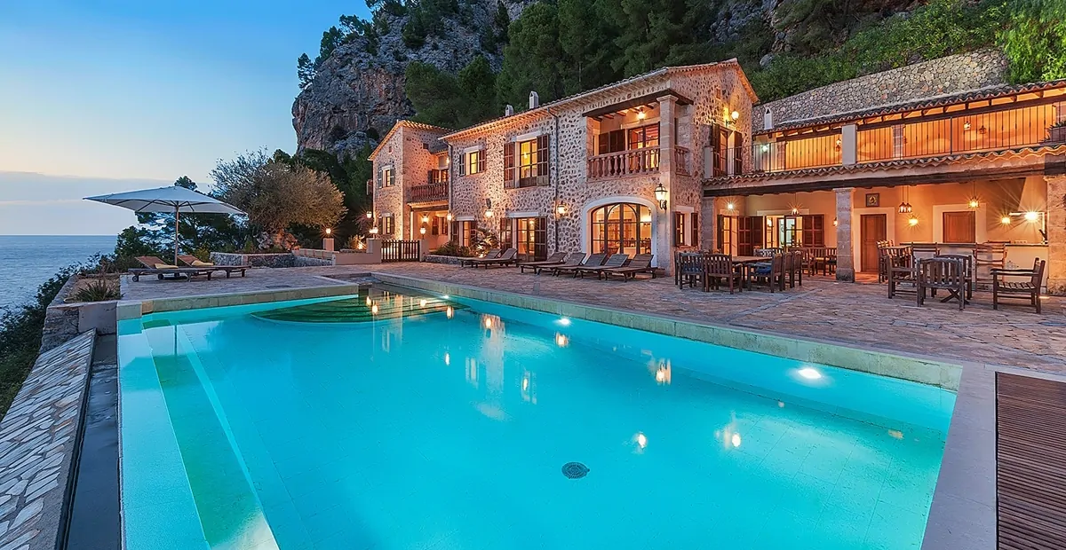 Villa-with-sea-views-in-Escorca