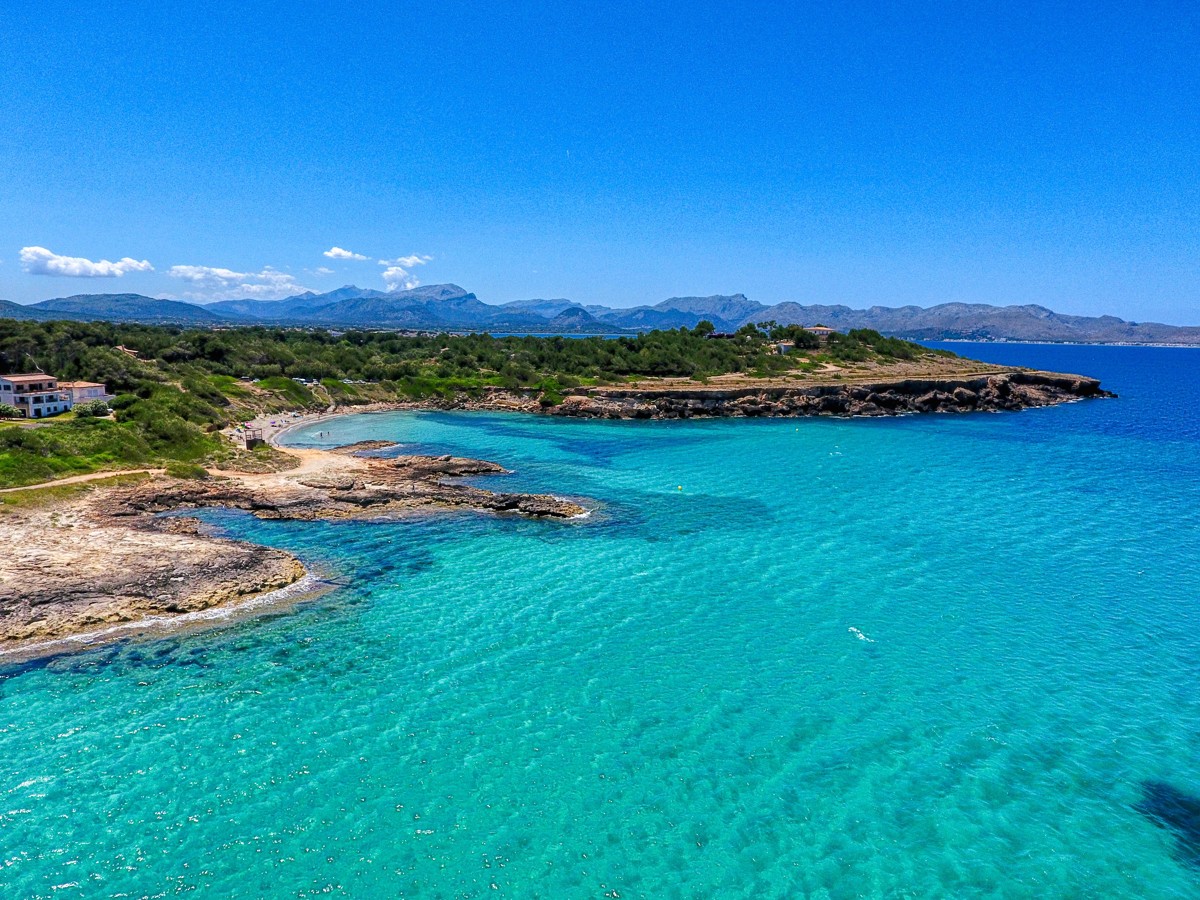 Grundstück-direkt-am-Meer-mit-herrlicher-Aussicht-in-Alcudia