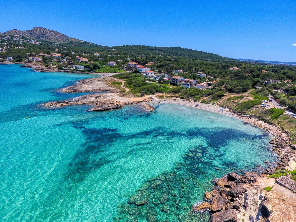 Grundstück-direkt-am-Meer-mit-herrlicher-Aussicht-in-Alcudia