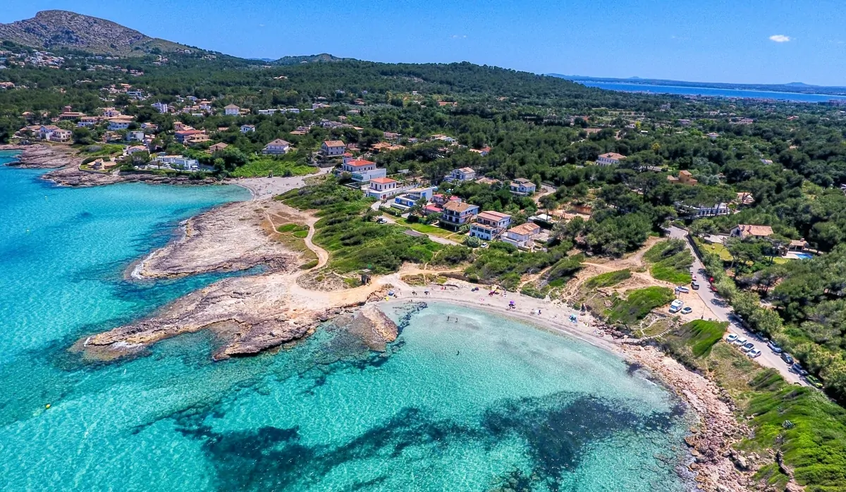 Grundstück-direkt-am-Meer-mit-herrlicher-Aussicht-in-Alcudia