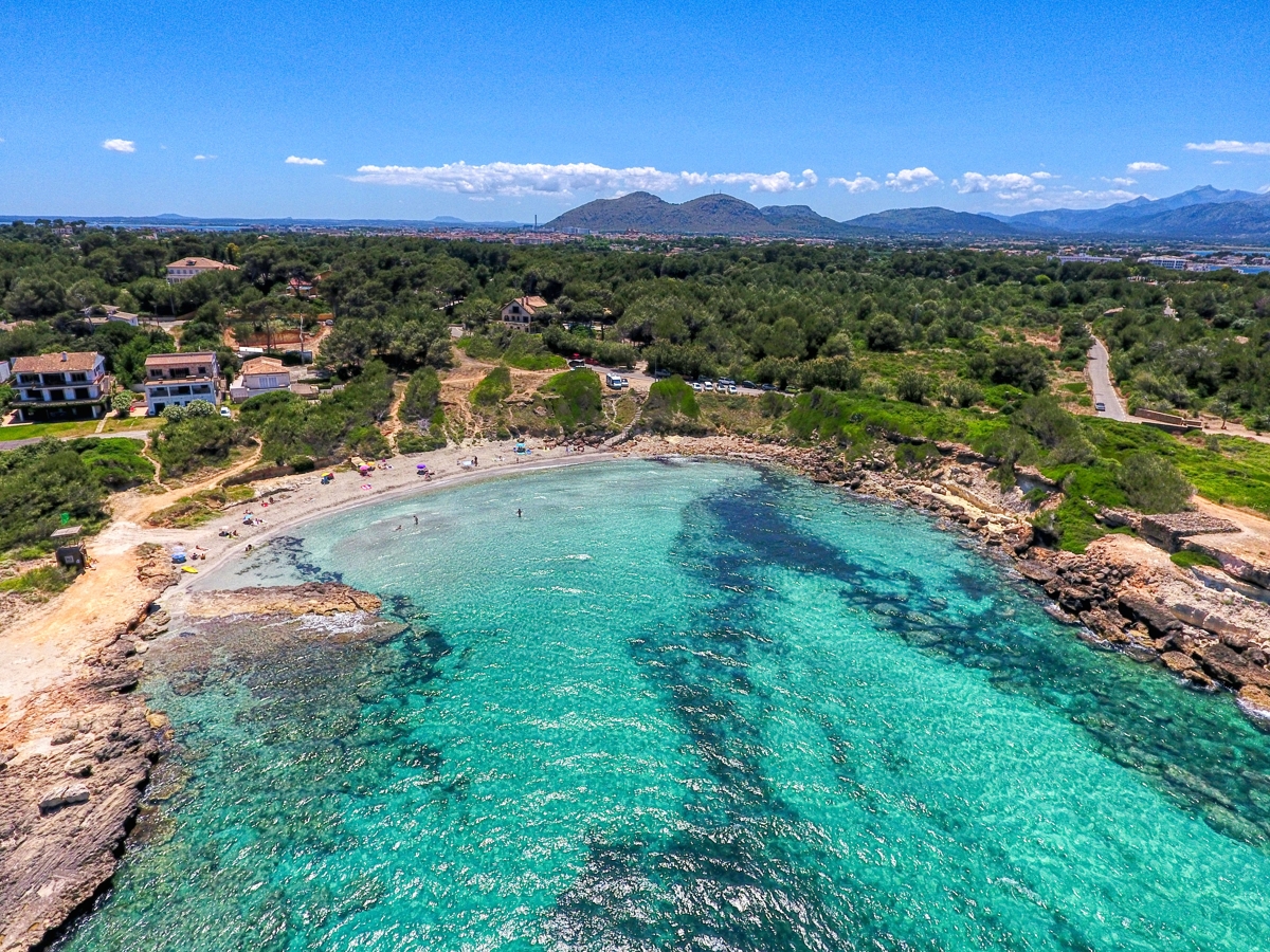 Grundstück-direkt-am-Meer-mit-herrlicher-Aussicht-in-Alcudia