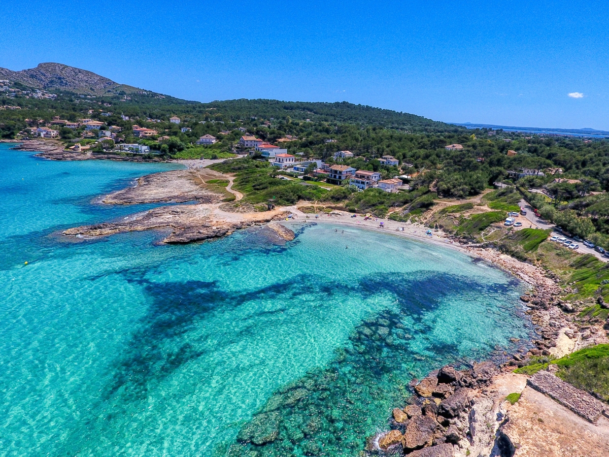 Grundstück-direkt-am-Meer-mit-herrlicher-Aussicht-in-Alcudia