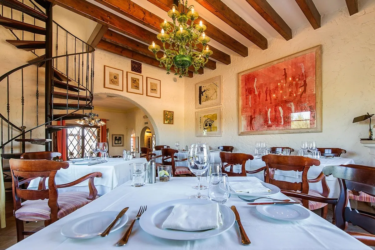 fantastic-house-and-restaurant-on-the-seafront-in-puerto-pollensa