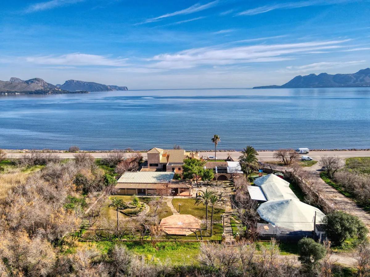 fantastic-house-and-restaurant-on-the-seafront-in-puerto-pollensa