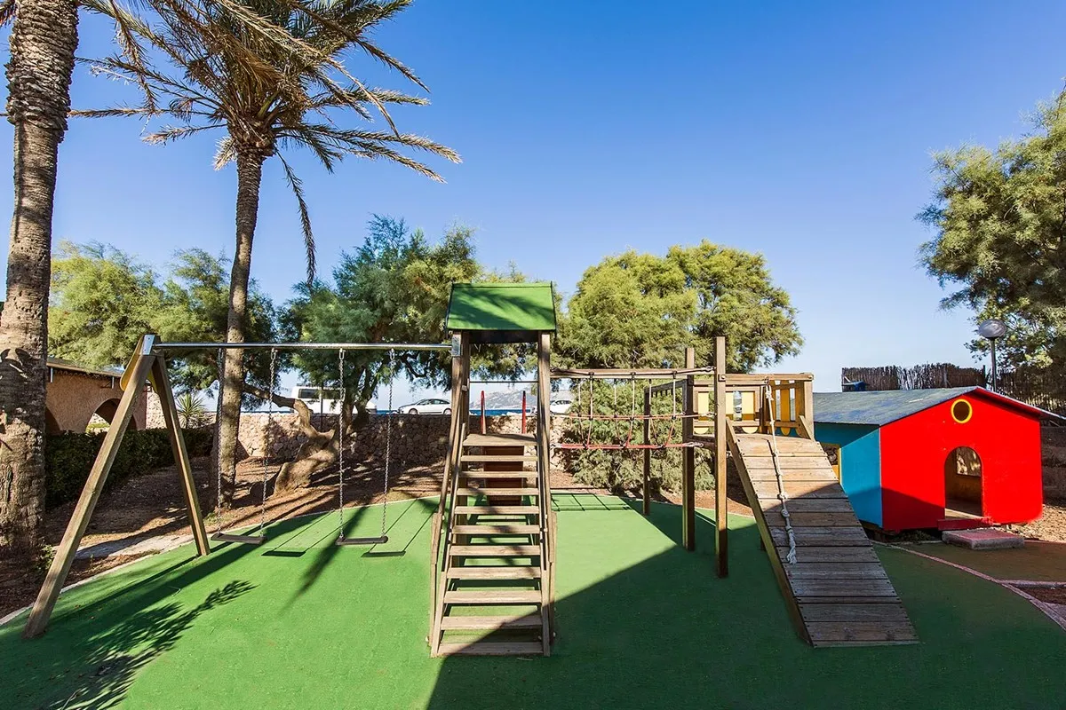 fantastic-house-and-restaurant-on-the-seafront-in-puerto-pollensa