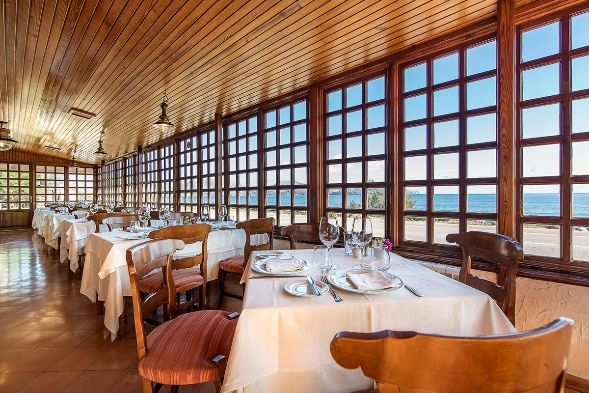 fantastic-house-and-restaurant-on-the-seafront-in-puerto-pollensa
