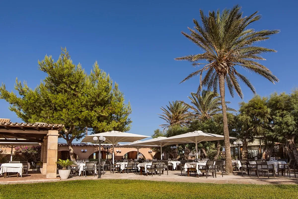 fantastic-house-and-restaurant-on-the-seafront-in-puerto-pollensa