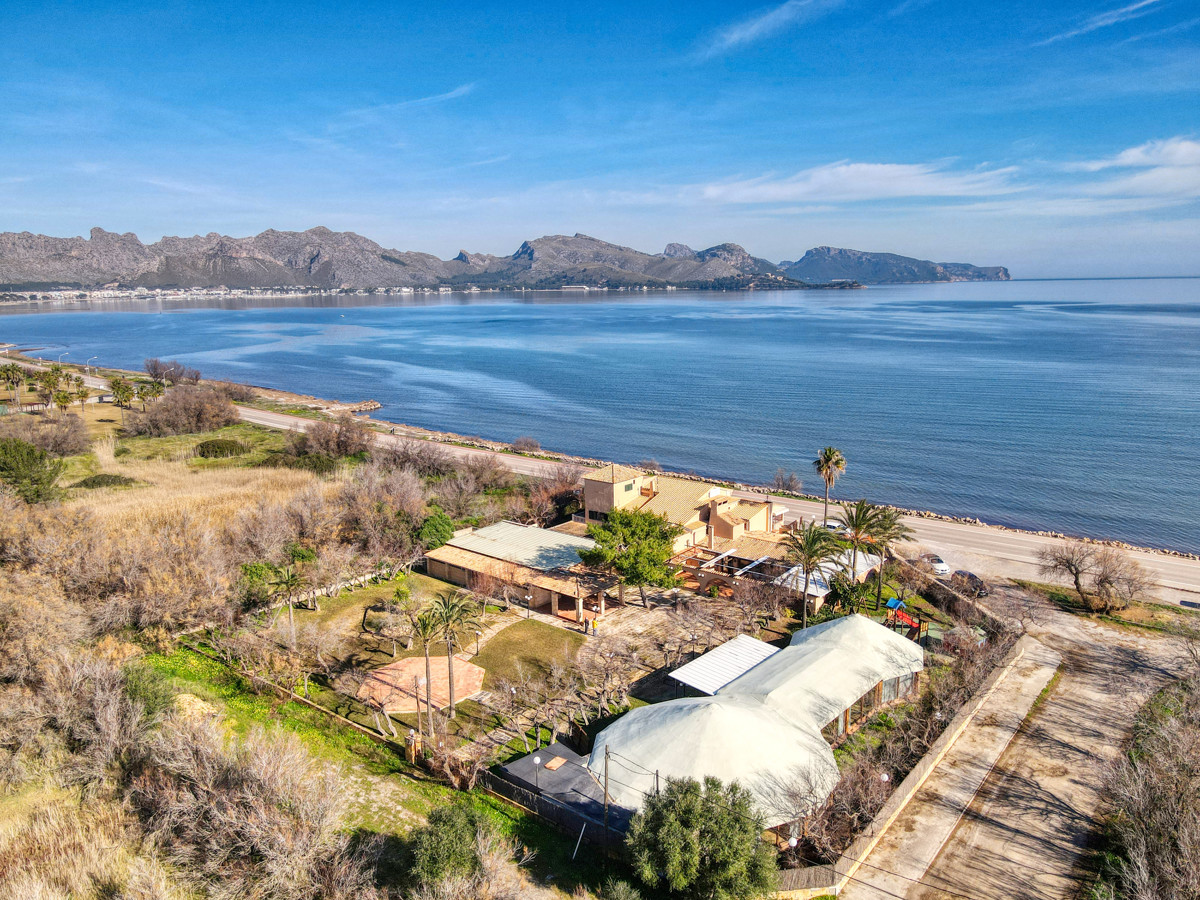 fantástica-vivienda-y-restaurante-en-primera-línea-del-mar-en-puerto-pollensa