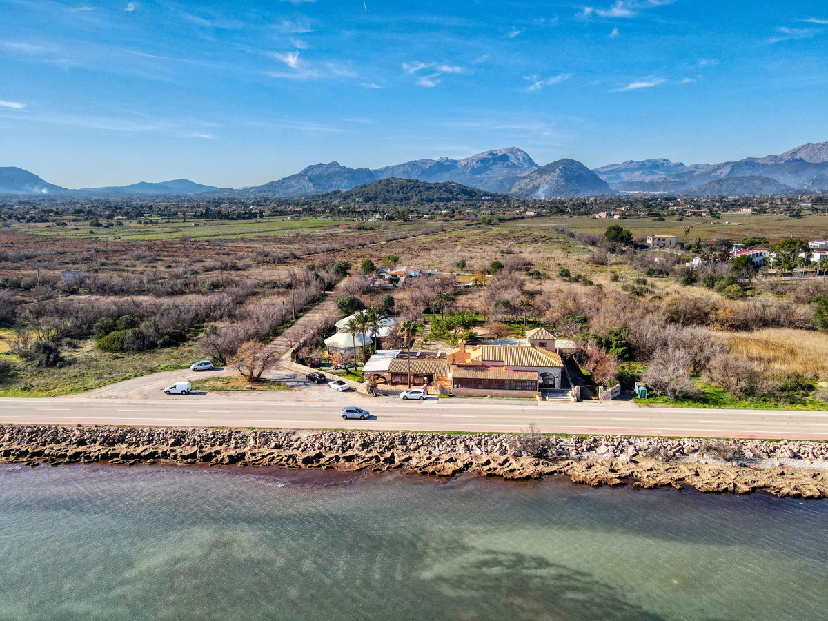 fantástica-vivienda-y-restaurante-en-primera-línea-del-mar-en-puerto-pollensa