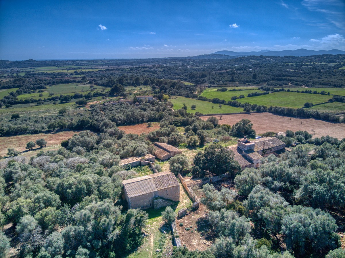 fantastischer-historischer-finca-besitz-aus-dem-jahr-1834-in-sant-llorenç-des-cardassar-mit-möglichkeit-der-lizenz-für-eine-kleine-landhotel-investition