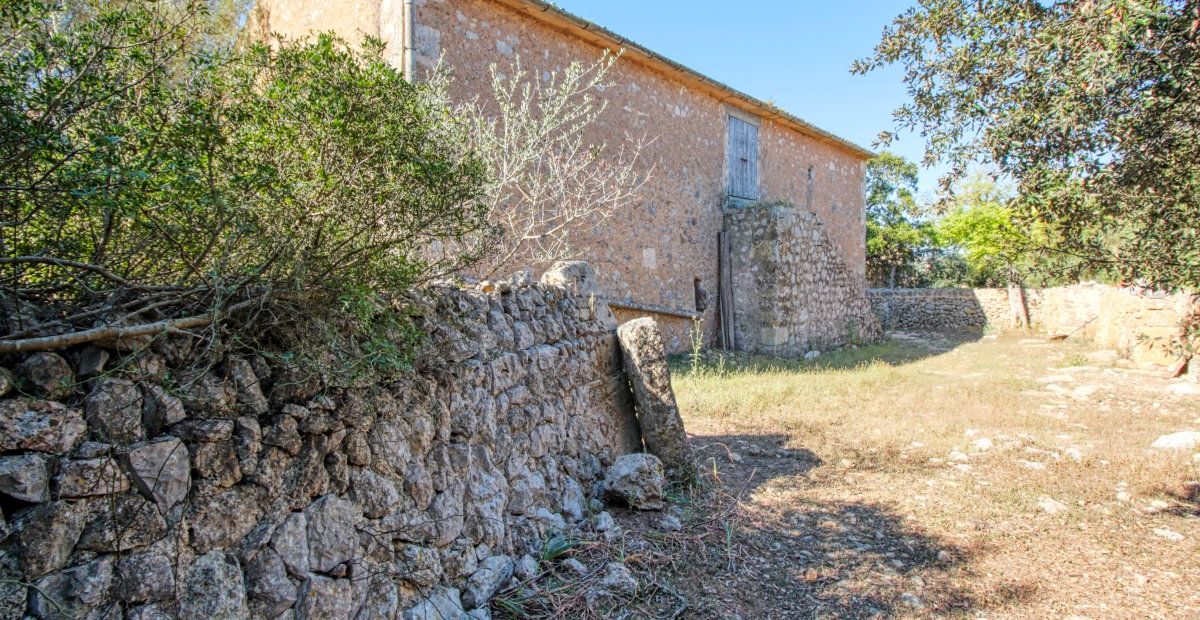 fantastischer-historischer-finca-besitz-aus-dem-jahr-1834-in-sant-llorenç-des-cardassar-mit-möglichkeit-der-lizenz-für-eine-kleine-landhotel-investition