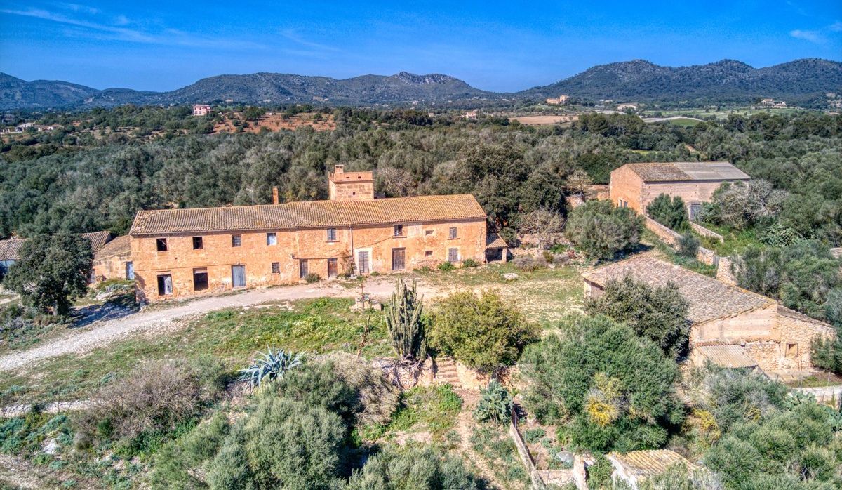 fantastischer-historischer-finca-besitz-aus-dem-jahr-1834-in-sant-llorenç-des-cardassar-mit-möglichkeit-der-lizenz-für-eine-kleine-landhotel-investition