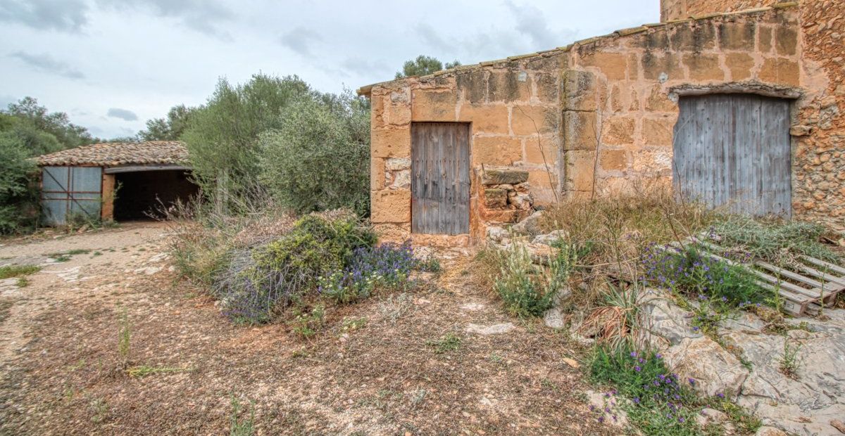 fantastischer-historischer-finca-besitz-aus-dem-jahr-1834-in-sant-llorenç-des-cardassar-mit-möglichkeit-der-lizenz-für-eine-kleine-landhotel-investition