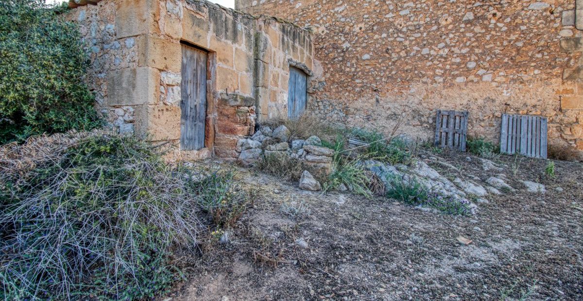fantastischer-historischer-finca-besitz-aus-dem-jahr-1834-in-sant-llorenç-des-cardassar-mit-möglichkeit-der-lizenz-für-eine-kleine-landhotel-investition