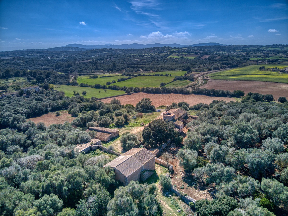 fantastischer-historischer-finca-besitz-aus-dem-jahr-1834-in-sant-llorenç-des-cardassar-mit-möglichkeit-der-lizenz-für-eine-kleine-landhotel-investition