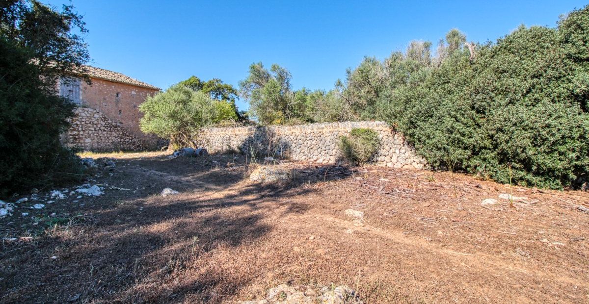 fantastischer-historischer-finca-besitz-aus-dem-jahr-1834-in-sant-llorenç-des-cardassar-mit-möglichkeit-der-lizenz-für-eine-kleine-landhotel-investition