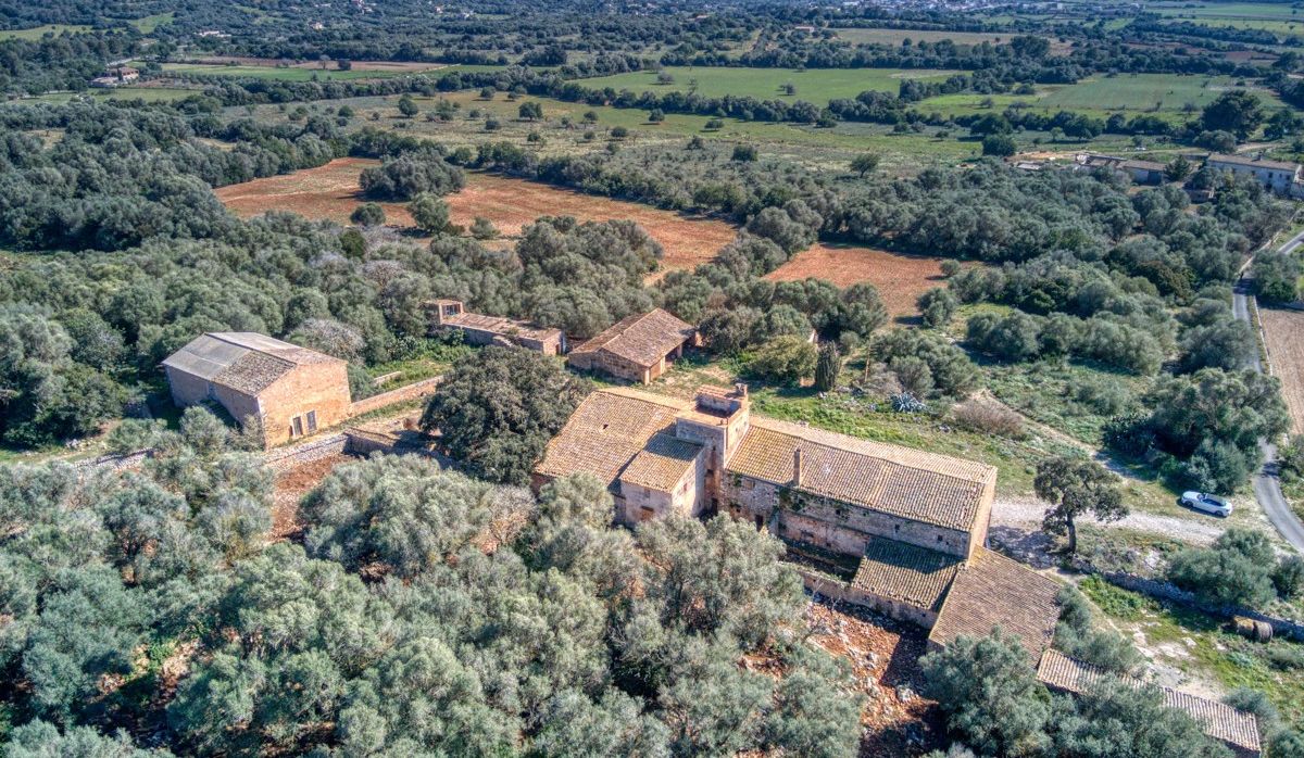 fantastischer-historischer-finca-besitz-aus-dem-jahr-1834-in-sant-llorenç-des-cardassar-mit-möglichkeit-der-lizenz-für-eine-kleine-landhotel-investition