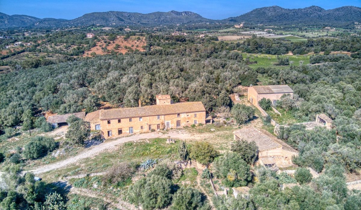 fantastischer-historischer-finca-besitz-aus-dem-jahr-1834-in-sant-llorenç-des-cardassar-mit-möglichkeit-der-lizenz-für-eine-kleine-landhotel-investition