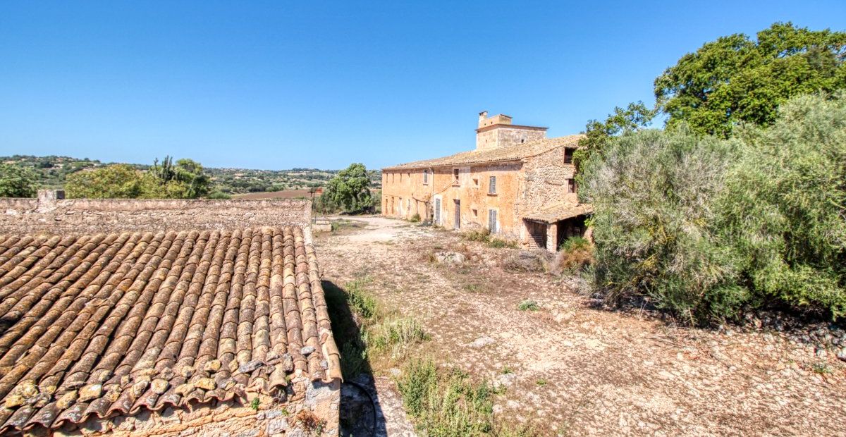 fantastischer-historischer-finca-besitz-aus-dem-jahr-1834-in-sant-llorenç-des-cardassar-mit-möglichkeit-der-lizenz-für-eine-kleine-landhotel-investition