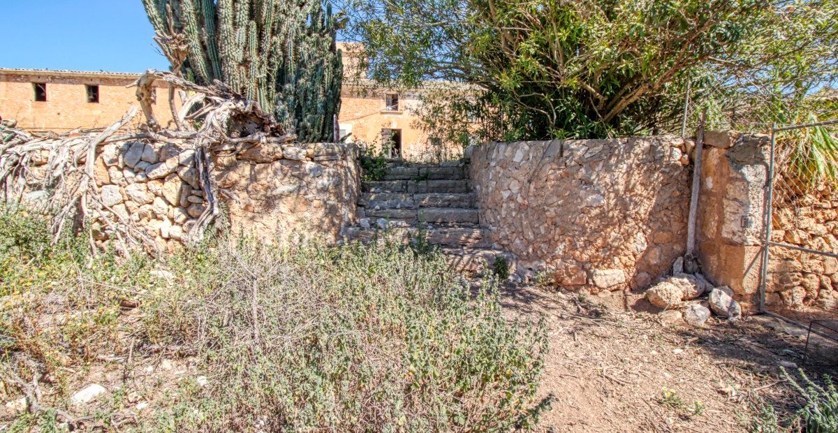 fantastischer-historischer-finca-besitz-aus-dem-jahr-1834-in-sant-llorenç-des-cardassar-mit-möglichkeit-der-lizenz-für-eine-kleine-landhotel-investition