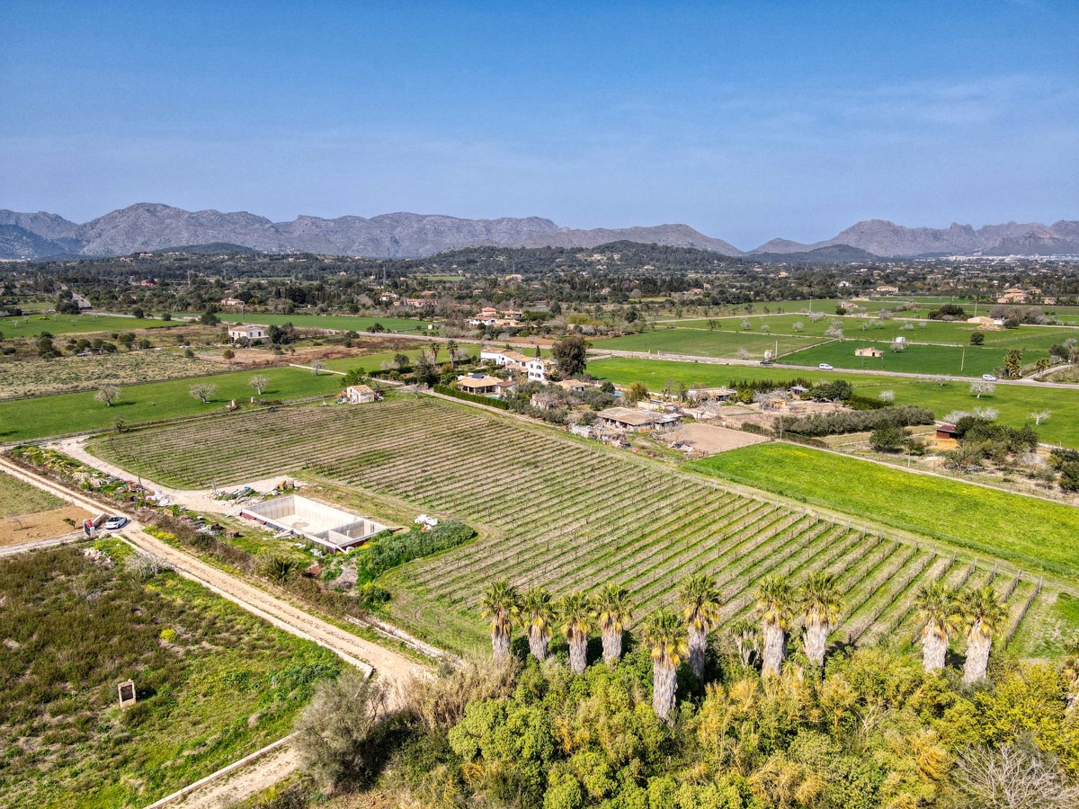 Fantastic luxury finca project with its own vineyard between Pollensa and Alcudia