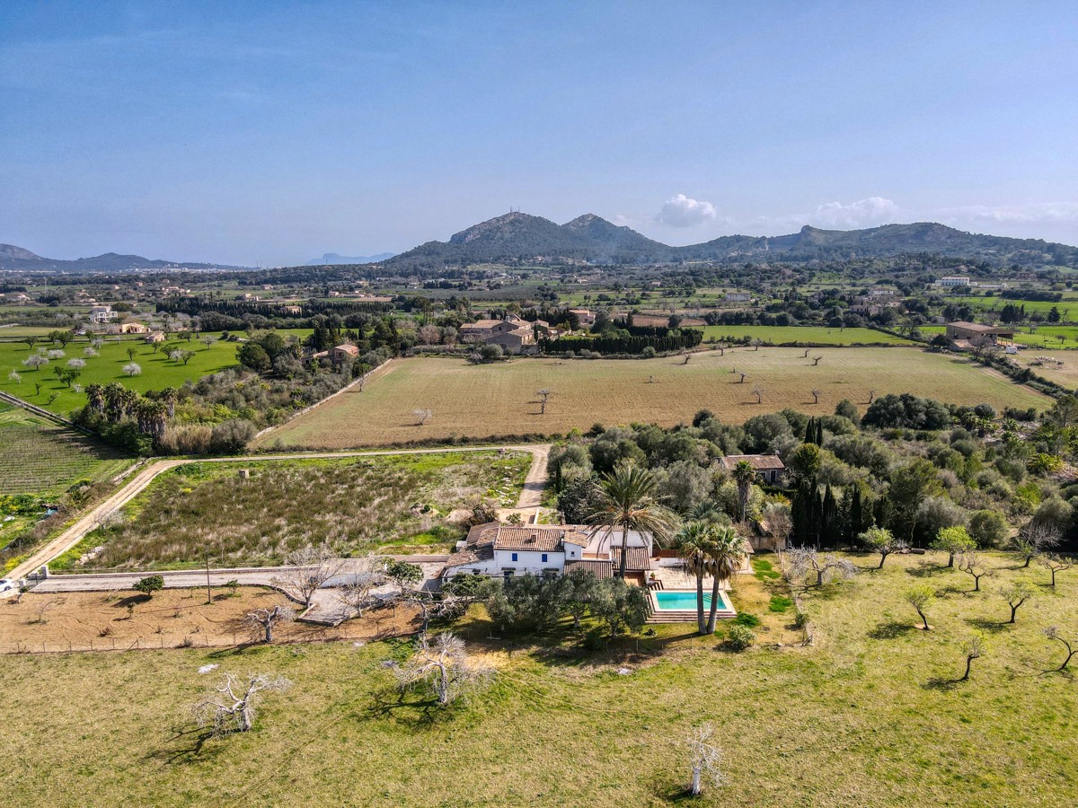 Fantastic luxury finca project with its own vineyard between Pollensa and Alcudia