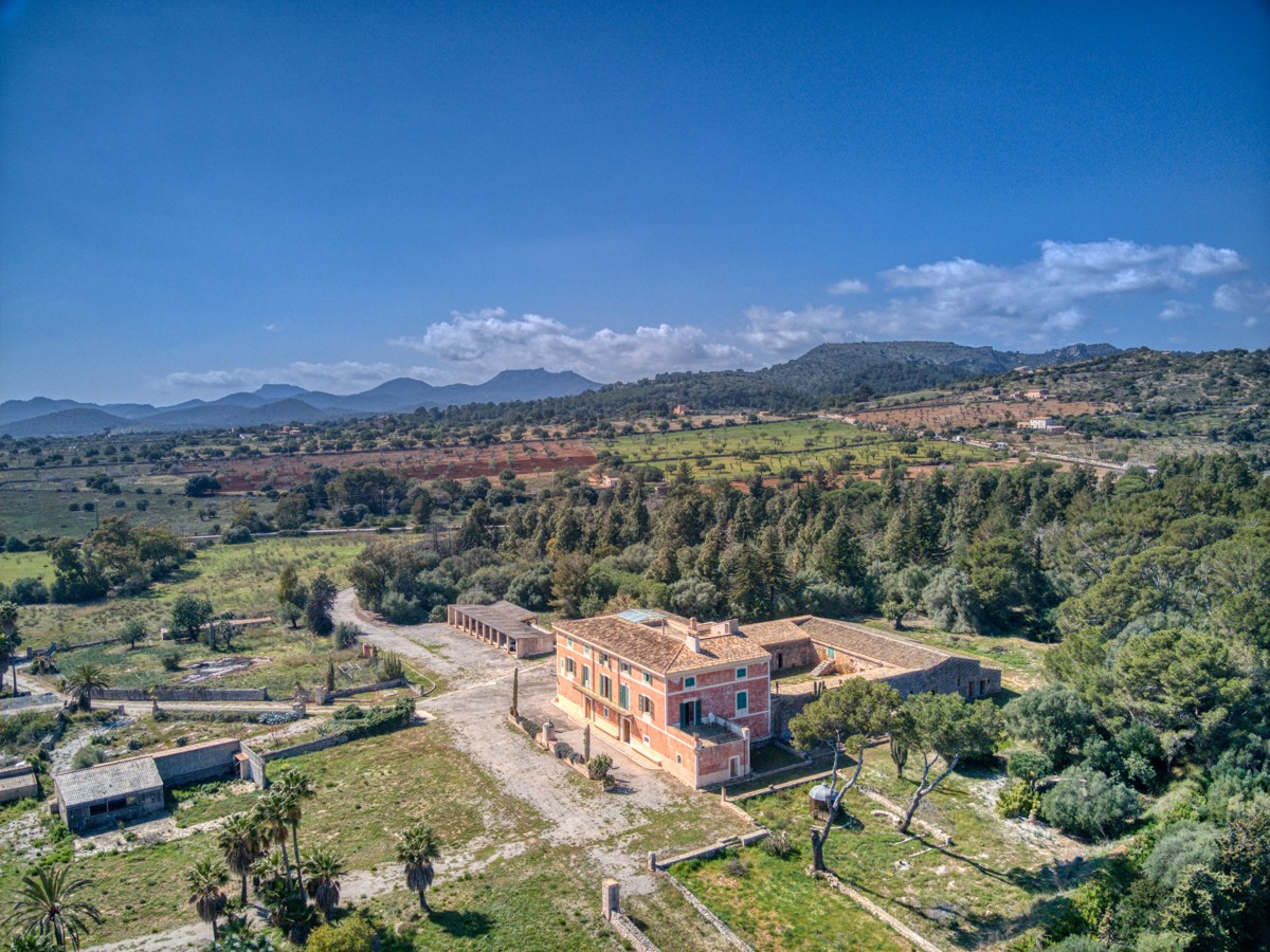 majestuosa-finca-con-vistas-al-mar-en-son-maçia-con-gran-potencial-como-hotel-rural-de-lujo-a-poca-distancia-de-las-más-bellas-bahías-de-mallorca