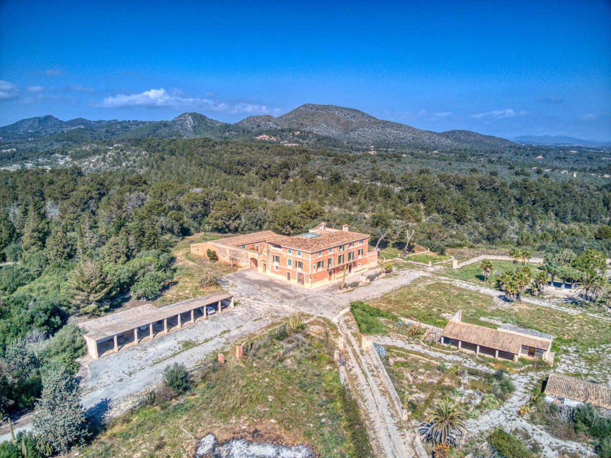 majestuosa-finca-con-vistas-al-mar-en-son-maçia-con-gran-potencial-como-hotel-rural-de-lujo-a-poca-distancia-de-las-más-bellas-bahías-de-mallorca