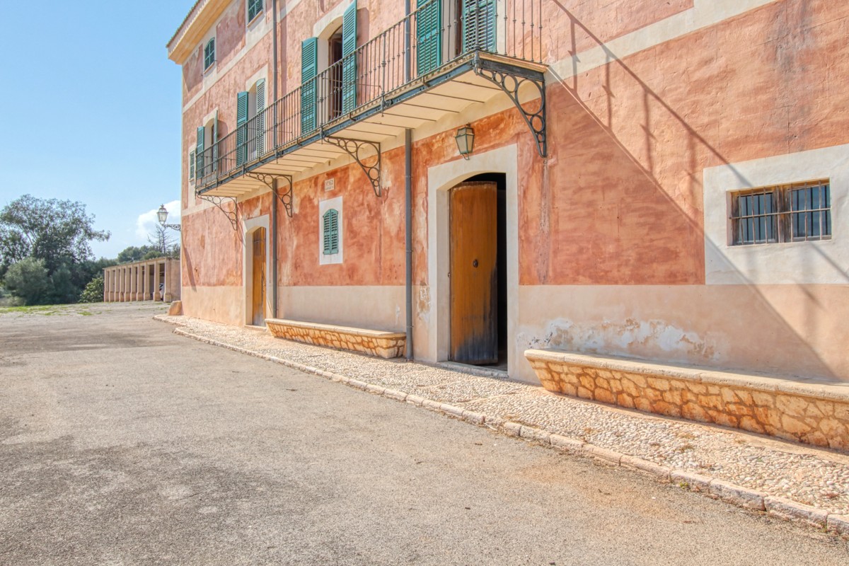 majestuosa-finca-con-vistas-al-mar-en-son-maçia-con-gran-potencial-como-hotel-rural-de-lujo-a-poca-distancia-de-las-más-bellas-bahías-de-mallorca