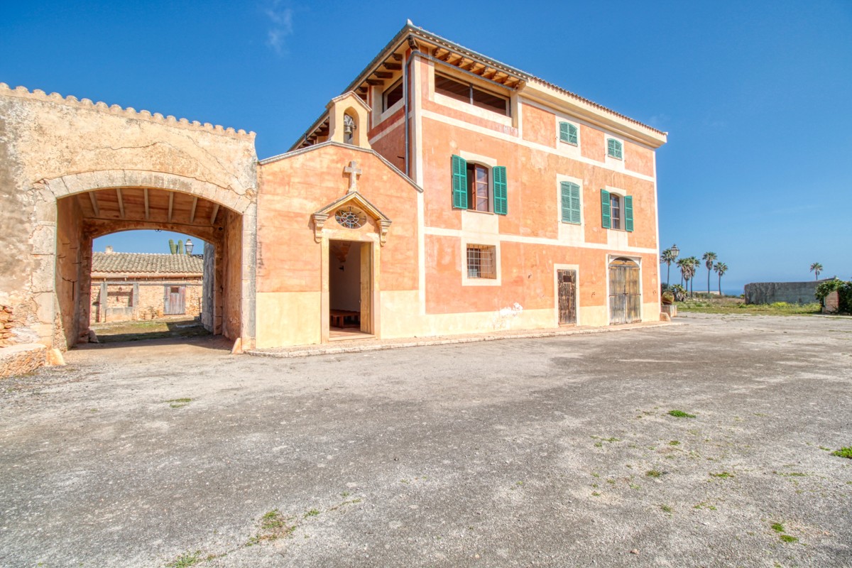 majestuosa-finca-con-vistas-al-mar-en-son-maçia-con-gran-potencial-como-hotel-rural-de-lujo-a-poca-distancia-de-las-más-bellas-bahías-de-mallorca