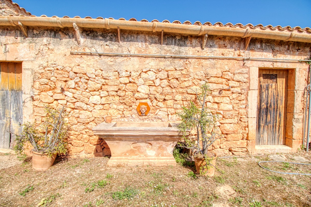 majestuosa-finca-con-vistas-al-mar-en-son-maçia-con-gran-potencial-como-hotel-rural-de-lujo-a-poca-distancia-de-las-más-bellas-bahías-de-mallorca