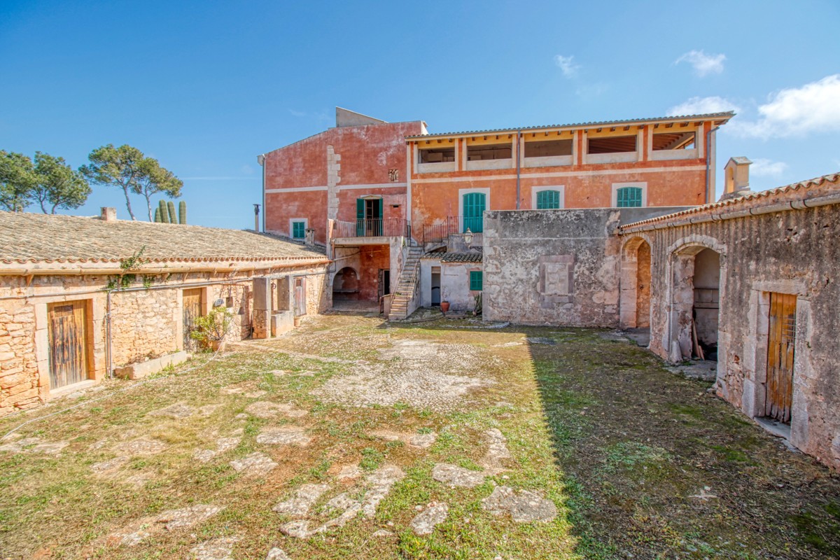 Majestätisches-Anwesen-mit-Meerblick-bei-Son-Macia-mit-grossem-Potential- als Luxuslandhotel- in- Laufdistanz-zu-den-schönsten-Buchten-Mallorcas