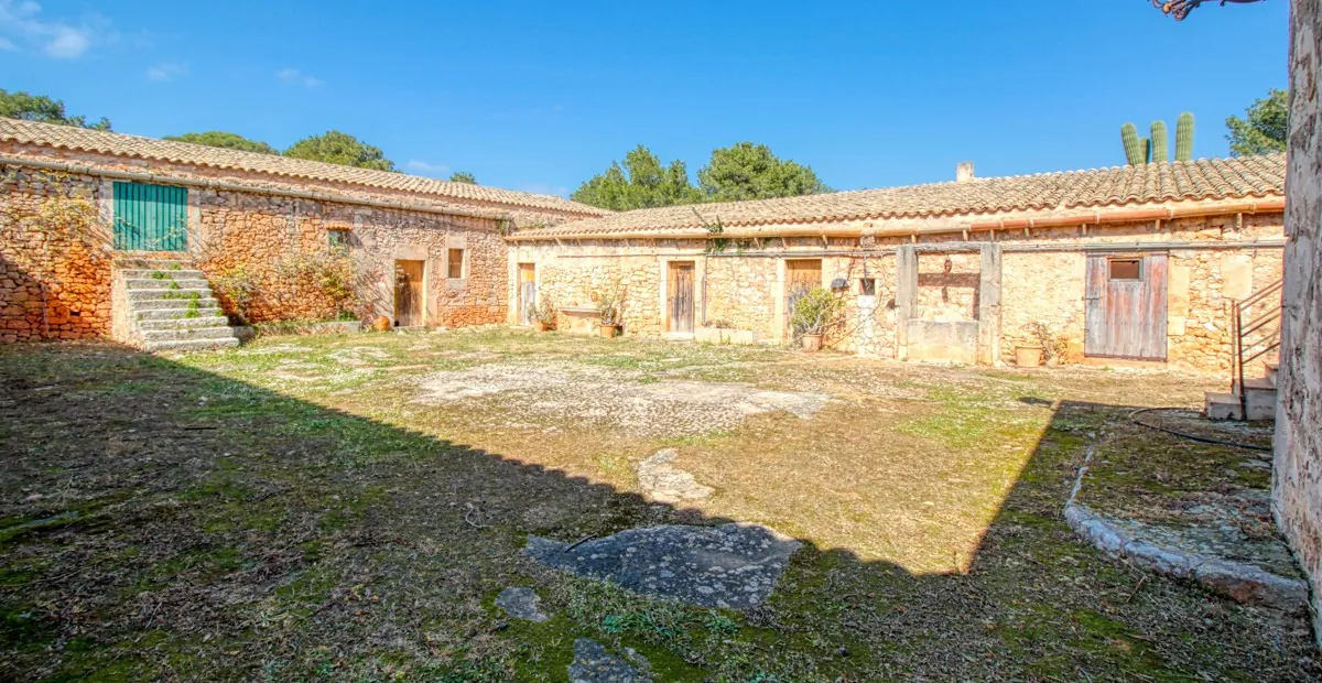 Majestätisches-Anwesen-mit-Meerblick-bei-Son-Macia-mit-grossem-Potential- als Luxuslandhotel- in- Laufdistanz-zu-den-schönsten-Buchten-Mallorcas