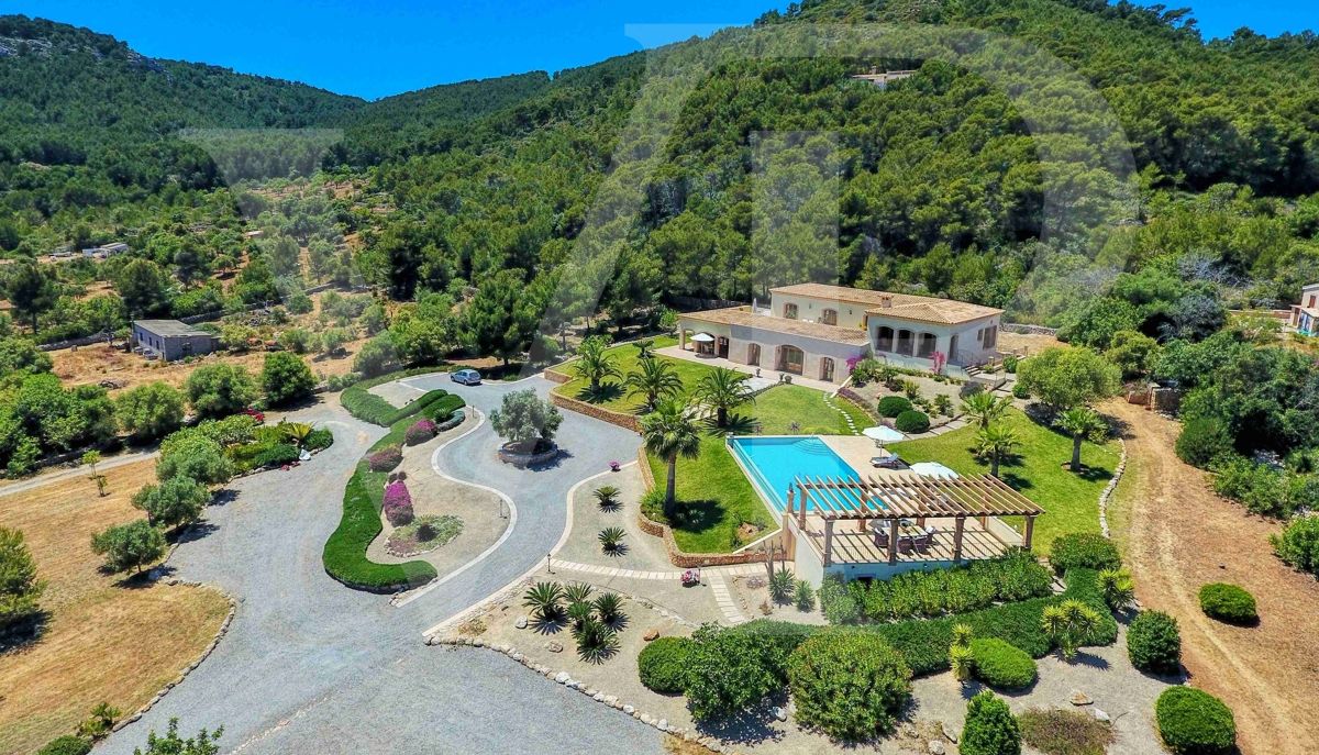 Finca mit Pool und Blick bis zum Meer in Capdepera, Mallorca