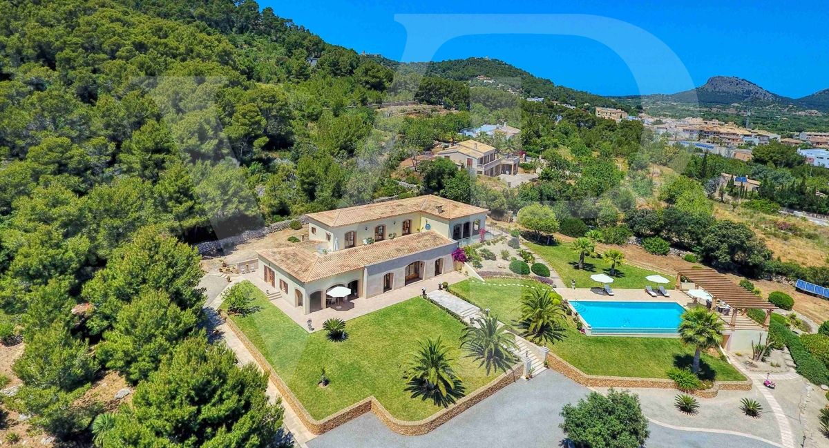 Finca mit Pool und Blick bis zum Meer in Capdepera, Mallorca