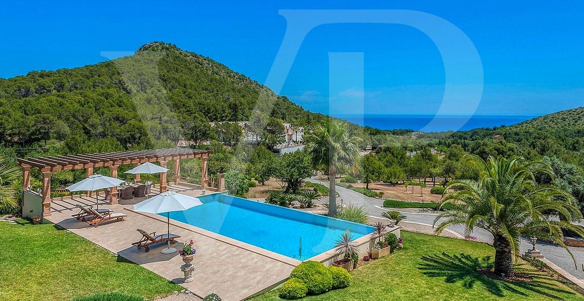 Finca mit Pool und Blick bis zum Meer in Capdepera, Mallorca