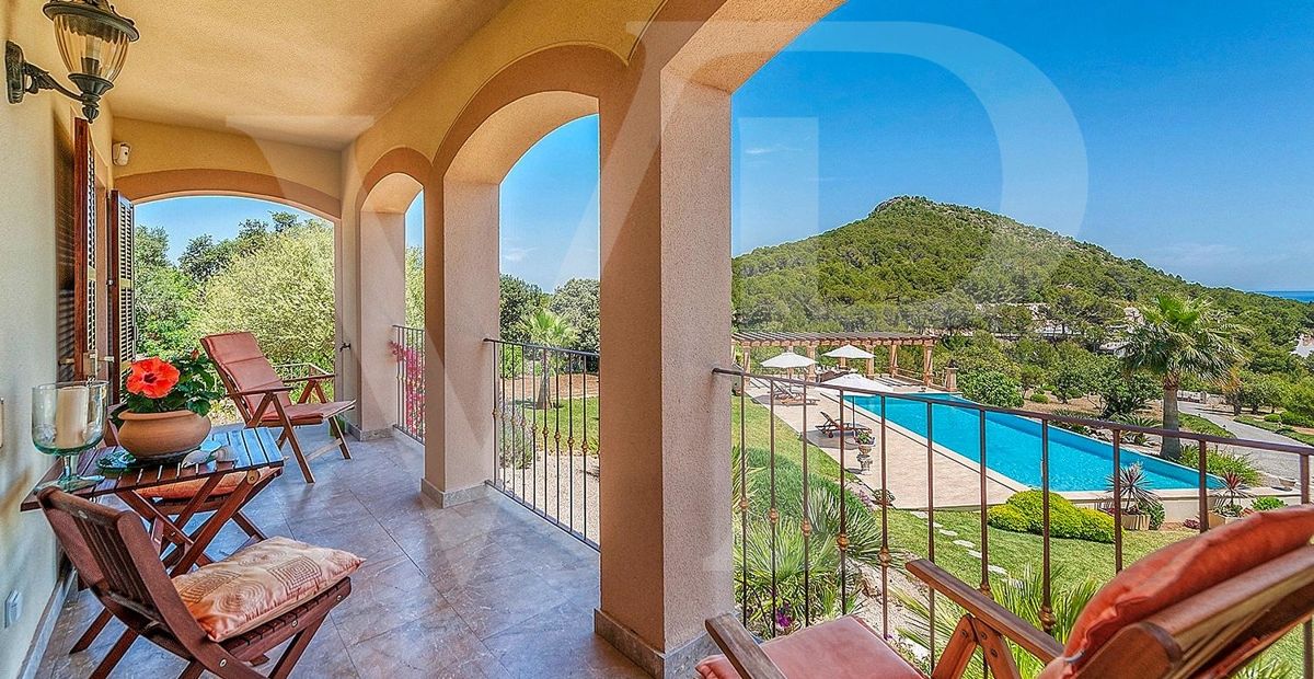 Überdachte Terrasse der Finca in Capdepera, Mallorca