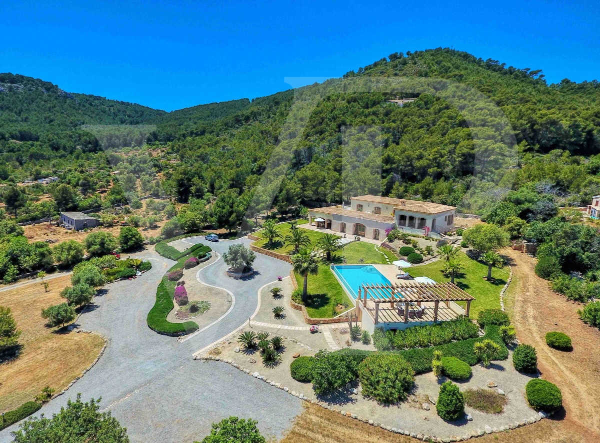 Finca mit Pool und Blick bis zum Meer in Capdepera, Mallorca