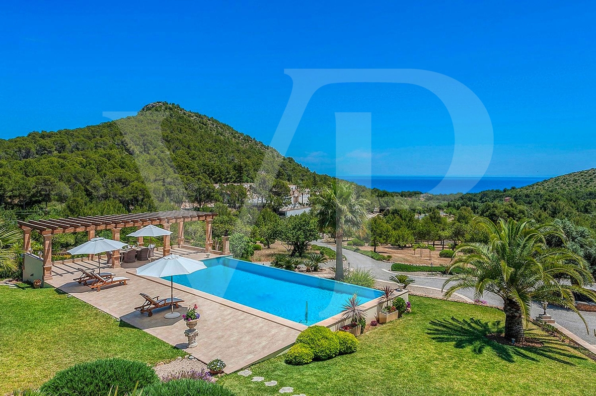 Finca mit Pool und Blick bis zum Meer in Capdepera, Mallorca