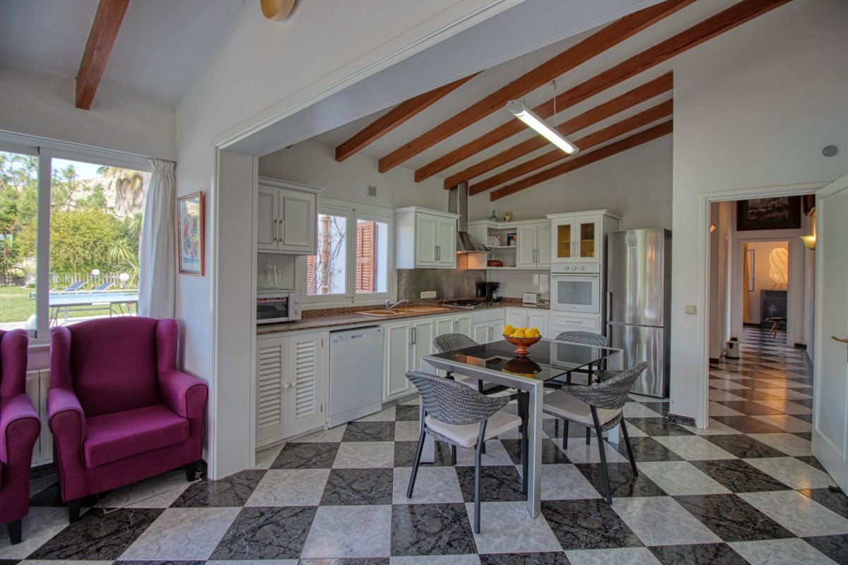 Fantástico chalet con piscina, jardín y licencia de estancia turística vacaciona en Puerto Pollensa