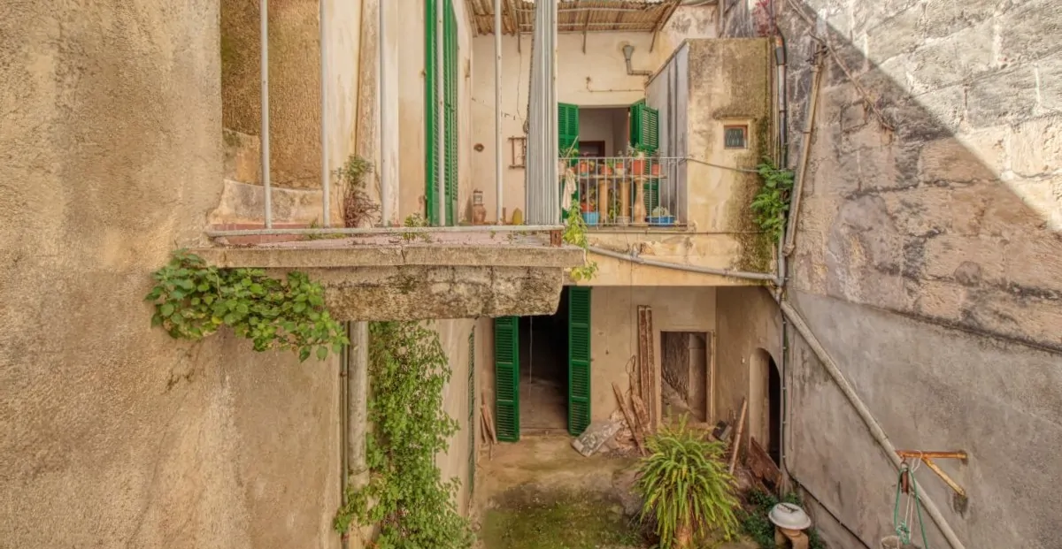 Großes Herrenhaus zum Renovieren mit vielen Möglichkeiten im Zentrum von Manacor